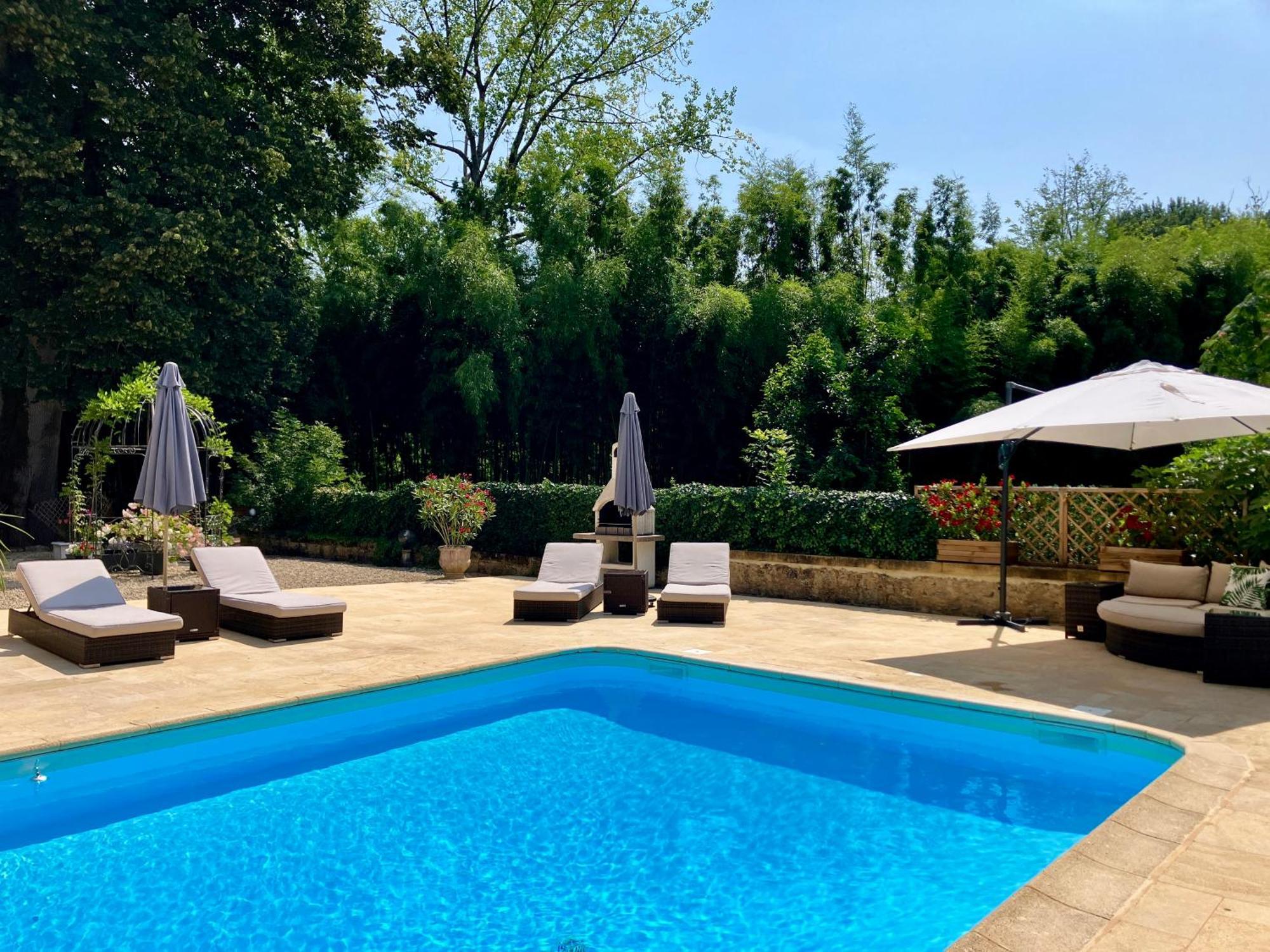 Le Petit Chateau - Adults Only Property 勒布奎 外观 照片